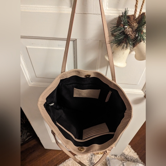 Calvin Klein purse 👜 - Picture 2 of 3